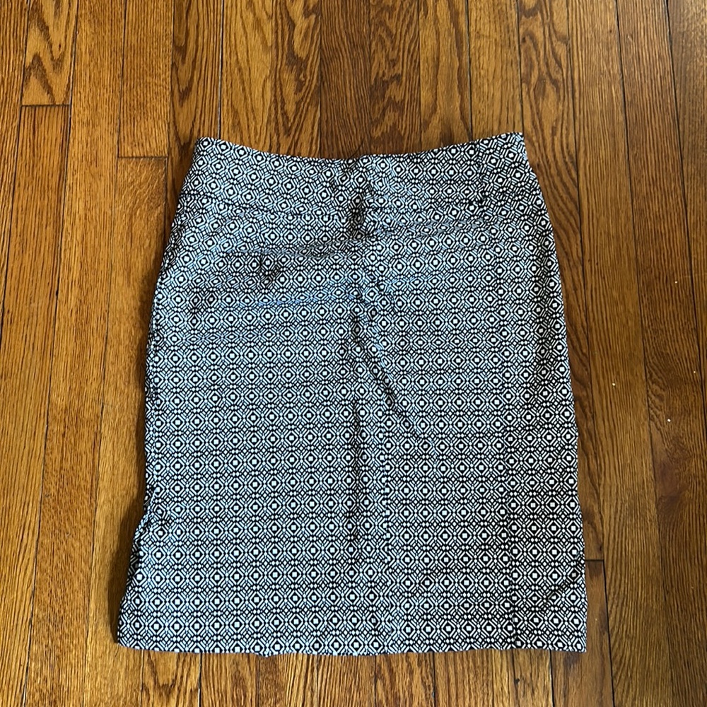 Kim Rodgers fitted. skirt.